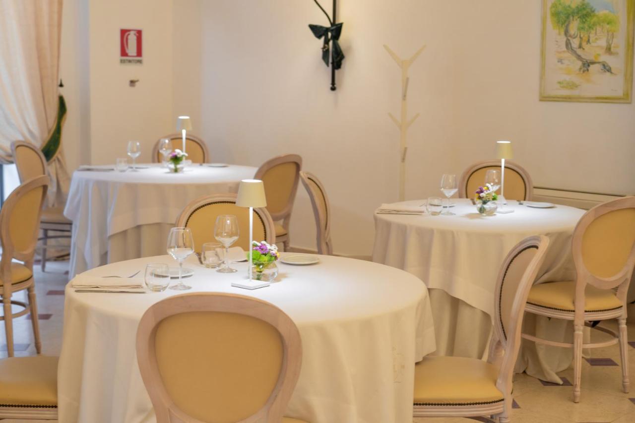 Ostuni Palace - Hotel Bistrot & Spa Bagian luar foto