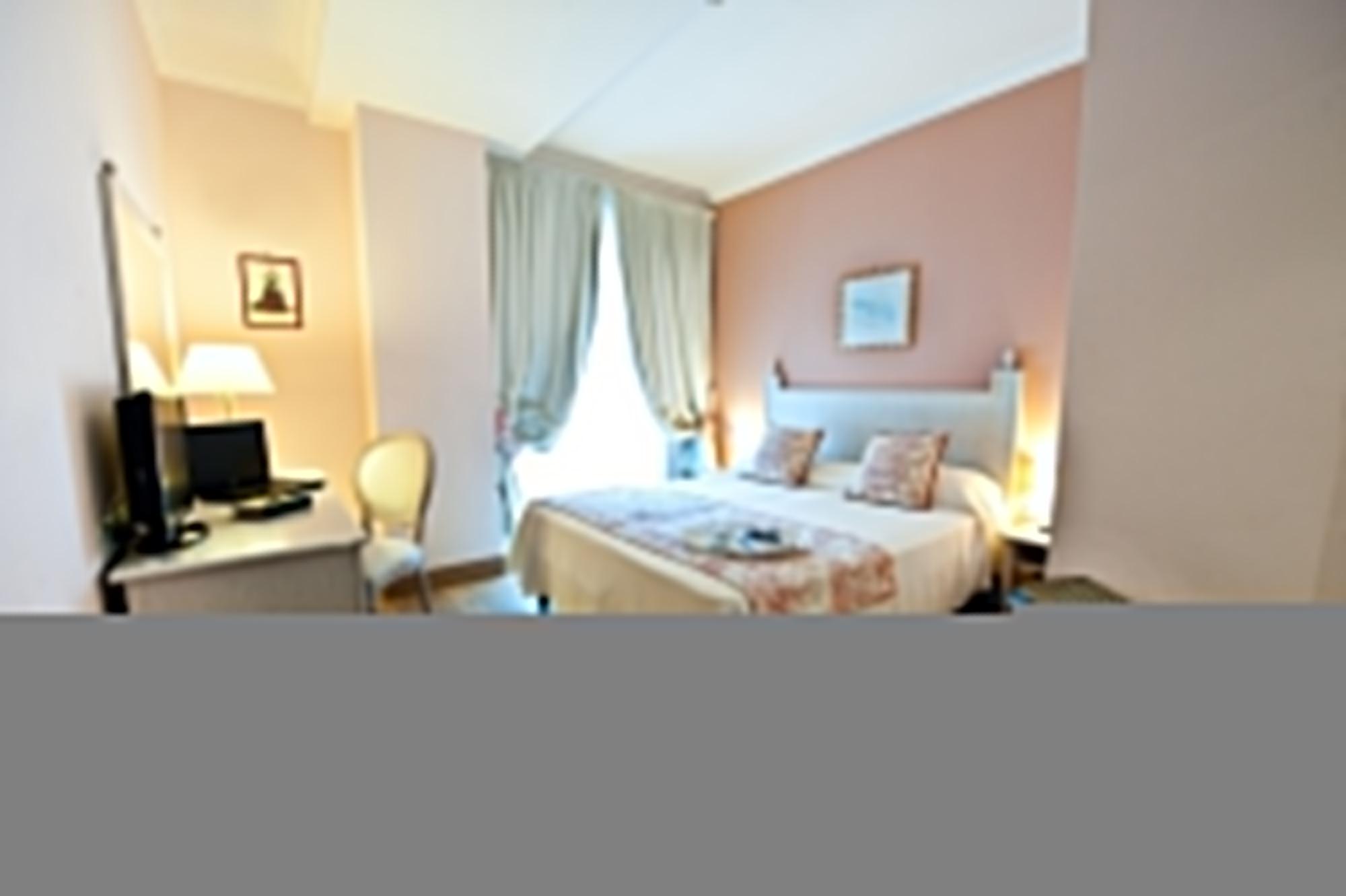 Ostuni Palace - Hotel Bistrot & Spa Bagian luar foto